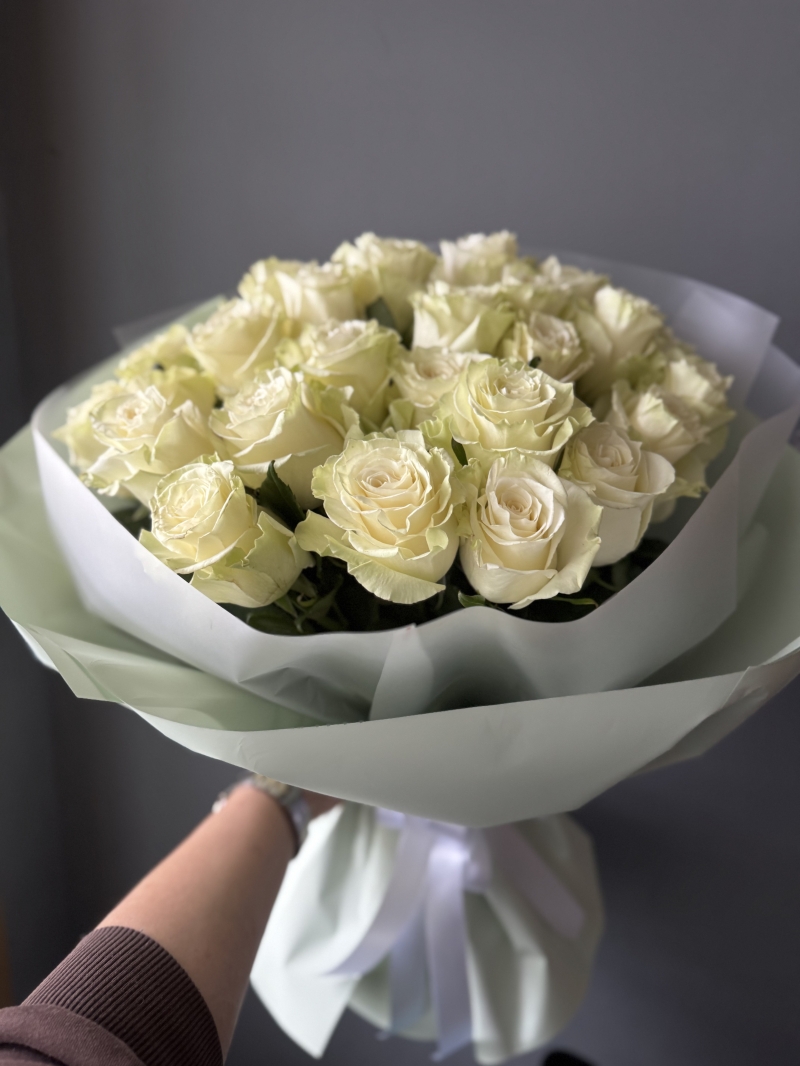 Букет из 35 белых роз