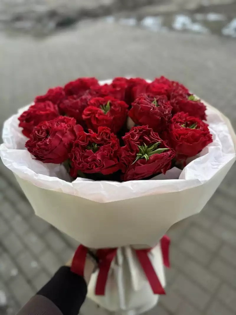 Букет из 13 роз сорта Ред Ай