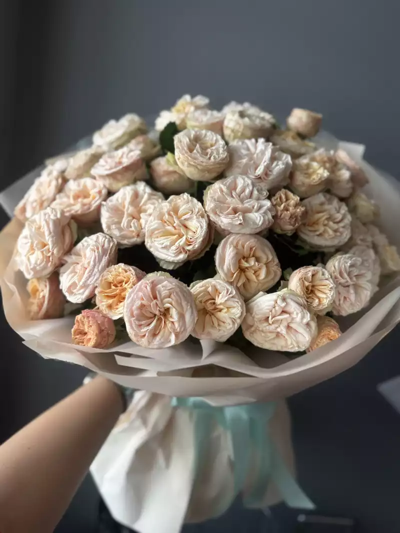 Монобукет из кустовых пионовидных роз